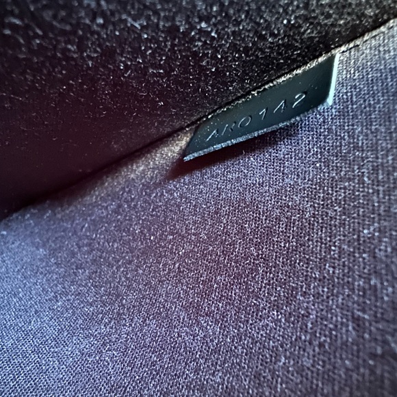 Authentic Louis Vuitton Madeleine PM Epi leather should bag - Picture 6 of 9